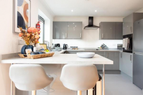 Hythe Hill 3 Bedroom House, 2xFree Parking, Fast WiFi, Close to Shops, Cafes & Pubs